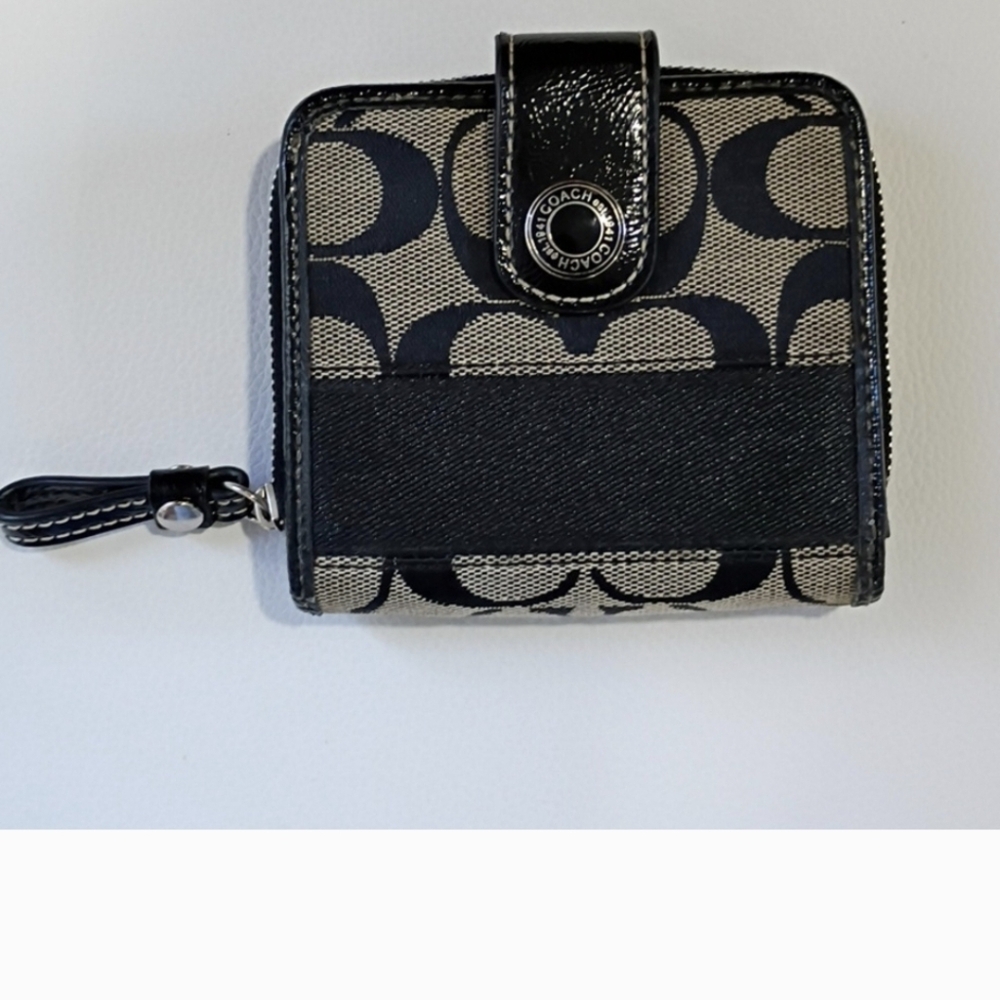 Reposhed.... Coach Black and Beige Signature Wallet
